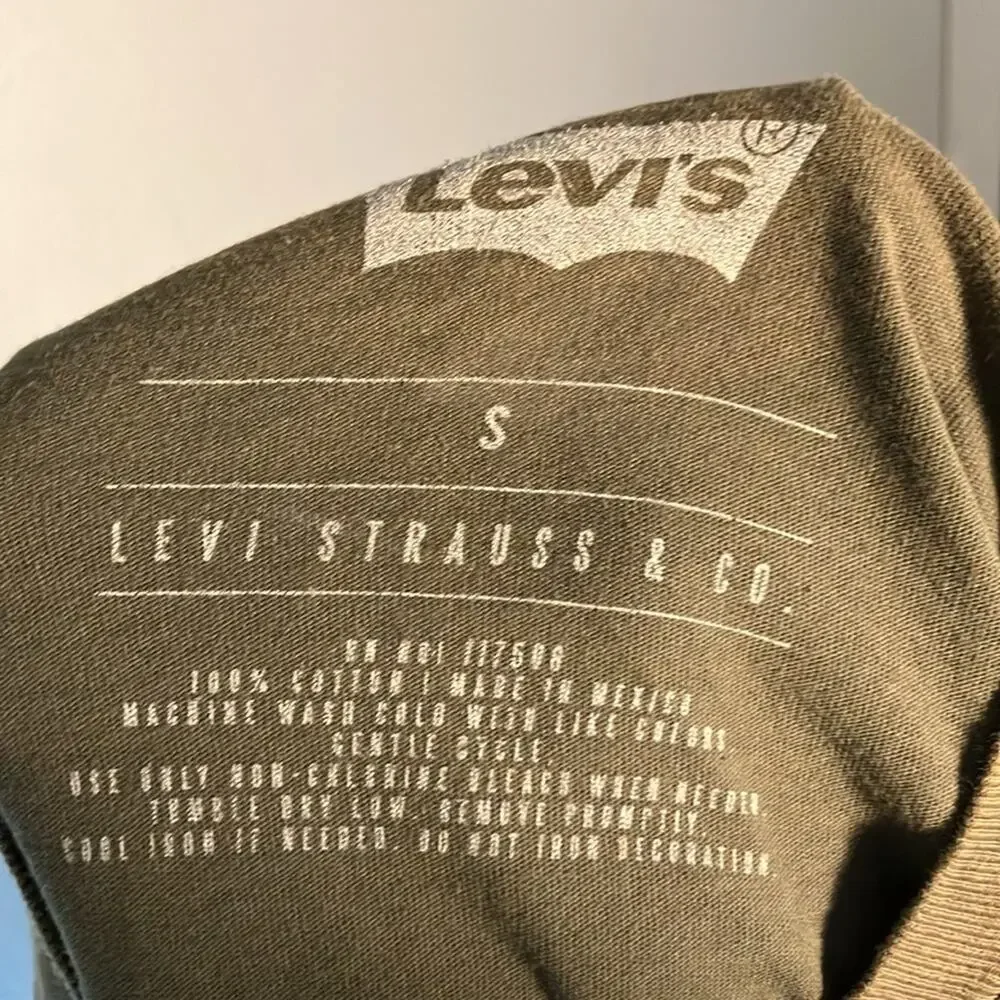 NWT Levi's Acid Wash Distressed Long Sleeve Bear Graphic Long Shirt‎ Green